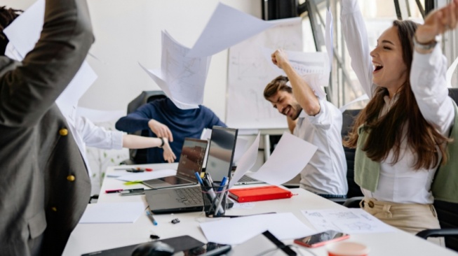 Mengenal Fenomena Happy Burnout di Dunia Kerja Indonesia