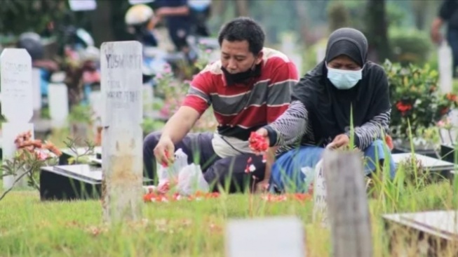 Bolehkah Ibu Hamil Ziarah Kubur? Ini Menurut Hukum Islam dan Kacamata Medis