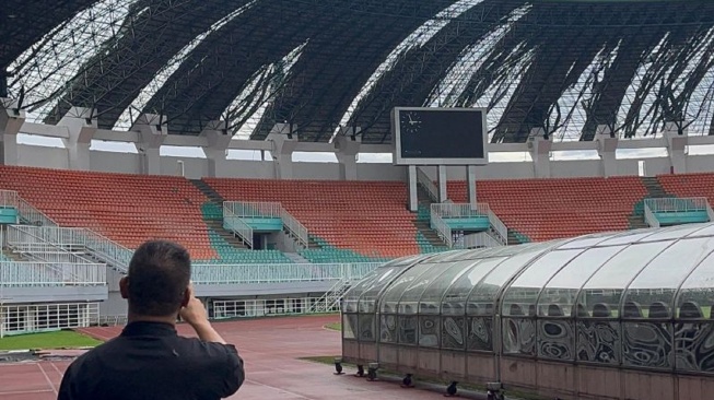 Usai Diterjang Puting Beliung, Pertandingan Garudayaksa vs Persekat Tetap di Stadion Pakansari