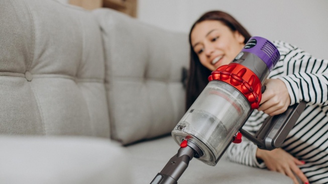 4 Rekomendasi Vacuum Cleaner Portable Ampuh Sedot Tungau di Kasur