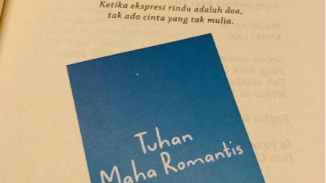 Novel Tuhan Maha Romantis: Saat Cinta Pertama Menguji Keteguhan Komitmen