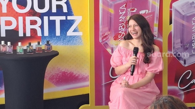 Dari Hangout ke Syuting, Begini Cara Cassandra Lee Pilih Parfum Sesuai Mood