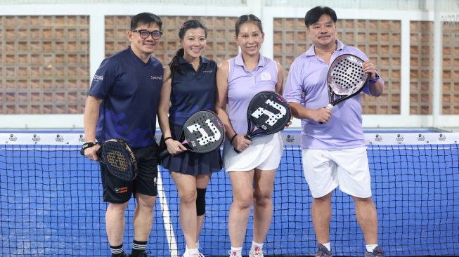 Turnamen padel persahabatan mempertemukan dua komunitas berbeda digelar di kawasan Pluit, Jakarta Utara, Jumat (13/2/2026). [Handout]