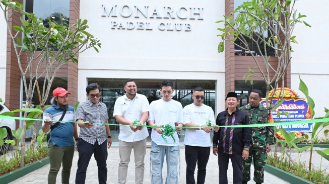Rezky Aditya resmi membuka Monarch Padel Court di kawasan Pejaten, Jakarta Selatan. [istimewa]