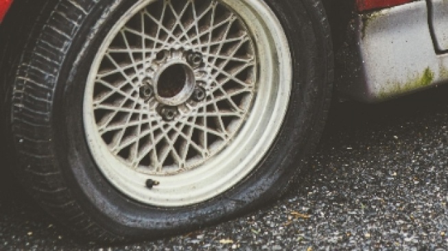 Kenapa Ban Mobil Sering Kempes? Cek 5 Rekomendasi Merek Ban Super Kuat Anti Bocor