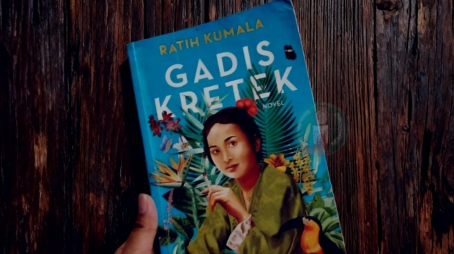 Jeng Yah dan Perlawanan Sunyi Merebut Ruang Sejarah dalam 'Gadis Kretek'