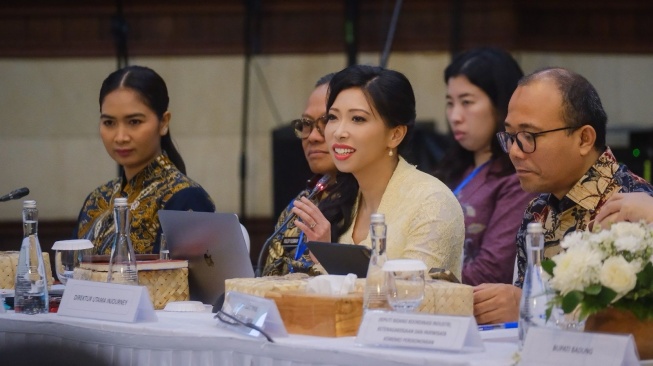 Direktur Utama InJourney, Maya Watono memaparkan berbagai tantangan yang dihadapi industri pariwisata di Bali, disertai dengan usulan solusinya (Dok: In Journey)