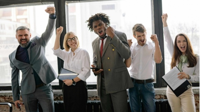 Harga Sebuah Peluang: Mengapa Pengambil Risiko Lebih Sering Menang dalam Perlombaan Karier?