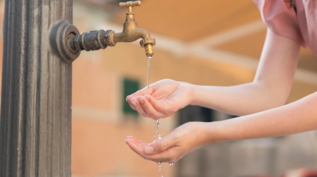 Apakah Cushion Menghalangi Air Wudhu? Cek 3 Rekomendasi yang Wudhu Friendly