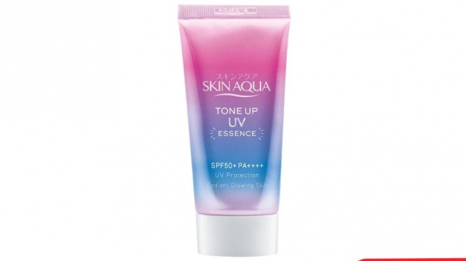 Sunscreen yang bisa bikin glowing. (Shopee/ROHTO Official Shop)