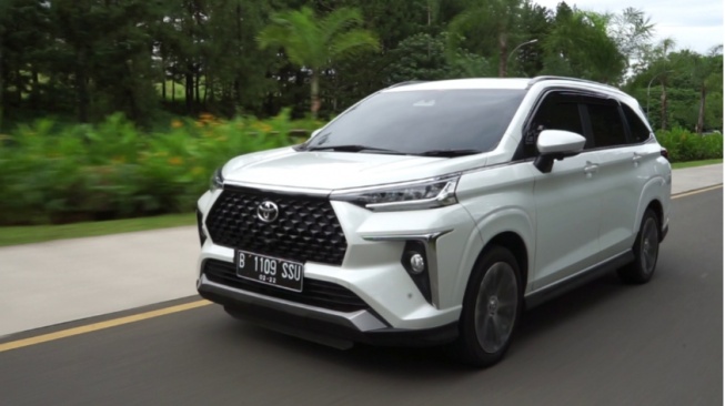 Konsumsi BBM Veloz Hybrid Lebih Irit dari Mobil Veloz Biasa? Ini Perbandingannya