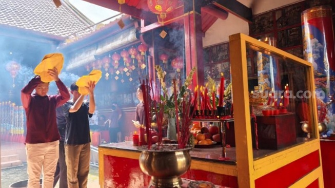 Imlek di Tanah Rantau: Harapan Kenji di Tahun Kuda Api dari Kelenteng Fuk Ling Miau Jogja