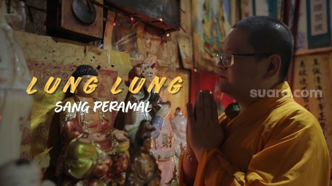 Kisah Lung Lung Sang Peramal di Sudut Glodok: Membaca Waktu dan Harapan