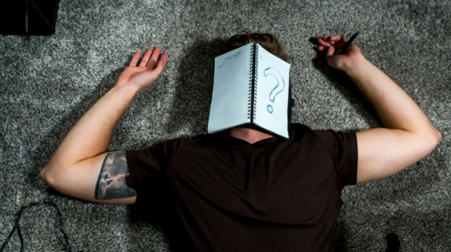 Dilema Seorang Penulis: Antara Idealisme Bahasa dan Target Pasar