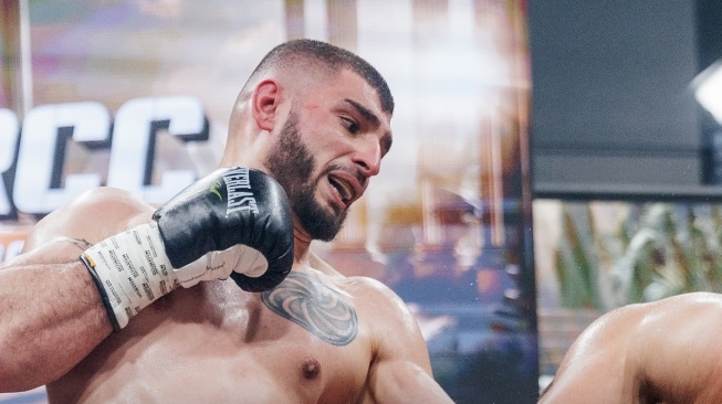 Brutal! Vartan Arutyunyan Rebut Gelar Juara Dunia Interim WBA usai Pukul TKO Yunovidov
