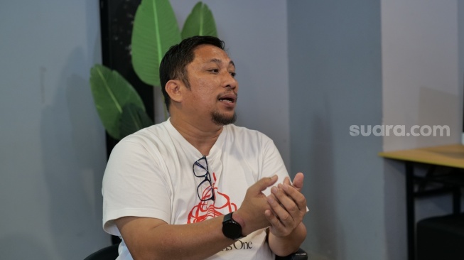 Pakar Hukum Tata Negara, Ferry Amsari saat wawancara di kantor Suara.com. (Suara.com)