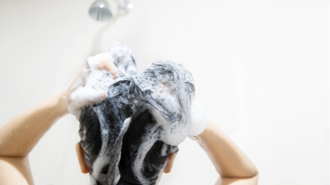 Niat Mandi Keramas Sebelum Puasa Ramadan yang Benar untuk Pria dan Wanita