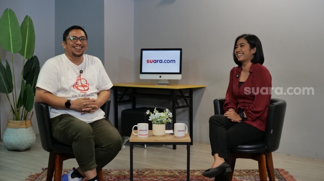 Pakar Hukum Tata Negara, Ferry Amsari saat wawancara di kantor Suara.com, kawasan Mega Kuningan Jakarta. (Suara.com)