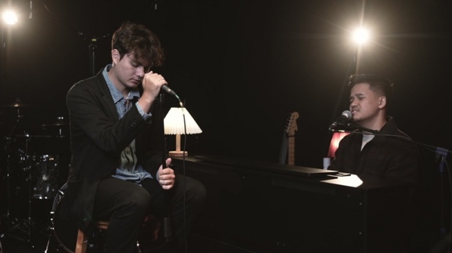 Duet Calming Barsena dan Nyoman Paul di Lagu 'Ruang Baru', Vibesnya Mahal!