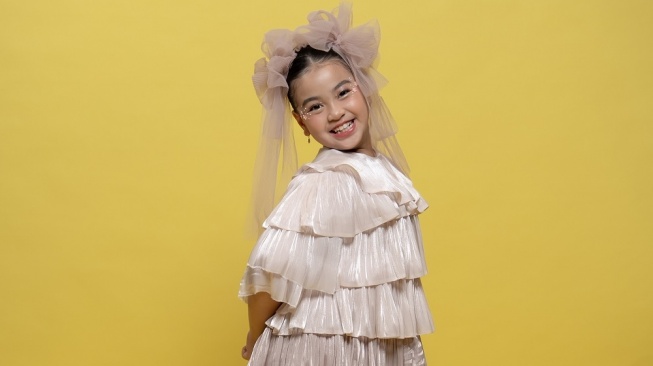 Penyanyi cilik Abella merilis lagu debut berjudul "Tick Tock". [Instagram]