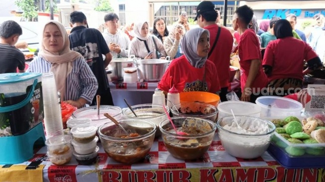 Omzet Pedagang Takjil di Benhil Melejit di Hari Pertama Ramadan
