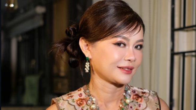 Tak Tahan Diporoti, Ci Mehong Siap Gugat Cerai Suami