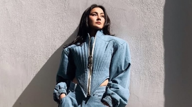 Agnez Mo Balas Komentar Haters soal Honor Manggung, Grup No Na Ikut Terseret