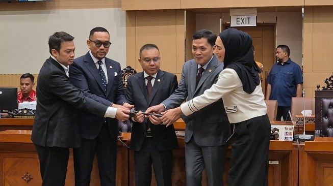 Ahmad Sahroni Resmi Kembali Jabat Pimpinan Komisi III DPR, Gantikan Rusdi Masse
