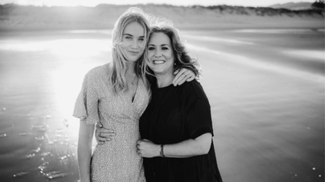 Antara Ibu dan Istri: Mengurai Rivalitas Perempuan yang Tak Pernah Diakui