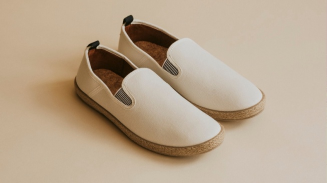 5 Rekomendasi Sepatu Slip On Lokal Berkualitas di Bawah Rp300 Ribuan, Anti Ribet dan Stylish