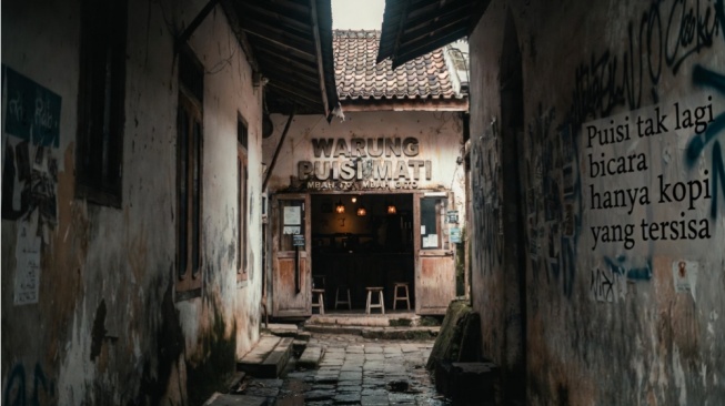 Liburan Panjang Seorang Penyair