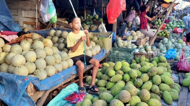 Situasi Pasar Terong di bulan Ramadan 1447H, Jumat 20 Februari 2026. Pasar ini jadi salah satu rujukan harga pangan di Indonesia [SuaraSulsel.id/Lorensia Clara]