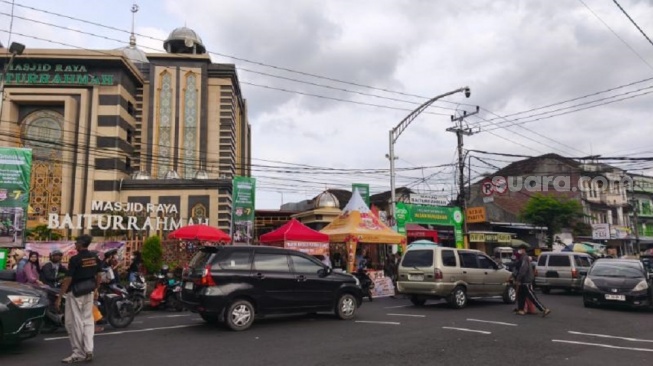 Pasar Ramadan di Kampung Wanasari, Denpasar, Kamis (19/2/2026) [Suara.com/Putu Yonata Udawananda]