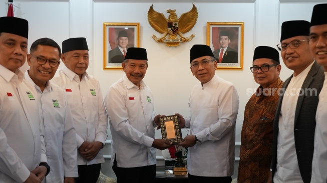 Yayasan Muslim Sinar Mas (YMSM) untuk memperluas akses masyarakat terhadap kitab suci. Sebagai wujud kepedulian, YMSM menyerahkan wakaf ribuan mushaf Al-Quran untuk disalurkan melalui jaringan Pengurus Besar Nahdlatul Ulama (PBNU).