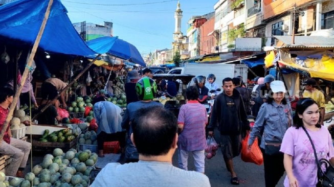 Situasi Pasar Terong di bulan Ramadan 1447H, Jumat 20 Februari 2026. Pasar ini jadi salah satu rujukan harga pangan di Indonesia [SuaraSulsel.id/Lorensia Clara]