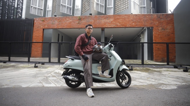 Pilihan warna baru Yamaha Grand Filano Hybrid mewakili karakter anak muda yang ingin tetap tampil stylish. (Foto: SUARA.COM/Alfian Winanto)