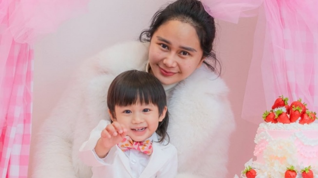 Denise Chariesta Ingin Bayi Tabung dengan Donor Sperma, Hukum Indonesia Mengizinkan?