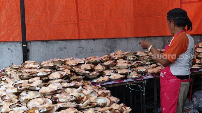 Suasana jelang berbuka puasa di Masjid Jogokariyan, Yogyakarta, Minggu (22/2/2026). (Suara.com/Hiskia)