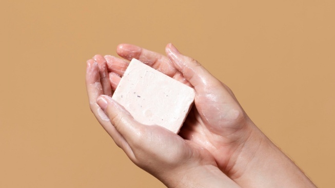 6 Sabun Mandi Batangan Murah Wangi Tahan Lama, Mudah Ditemukan di Alfamart atau Indomaret