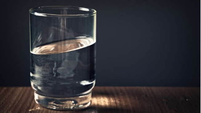 Gelas Kelima di Meja Tanpa Takjil