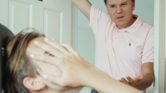 Adu Nasib Antar Generasi: Romantisasi Derita dan Retaknya Empati di Rumah