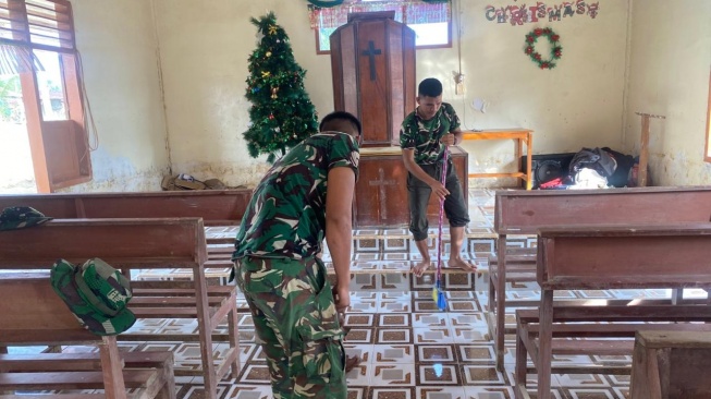 TNI dan Warga Gotong Royong, Tempat Ibadah, dan Sekolah di Tapanuli dan Aceh Kinclong Lagi