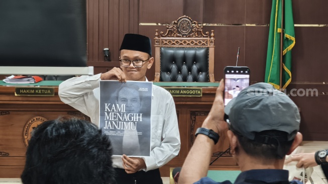 Kasus Pembakaran Tenda Polda DIY: Perdana Arie Divonis 5 Bulan, Hakim Perintahkan Bebas