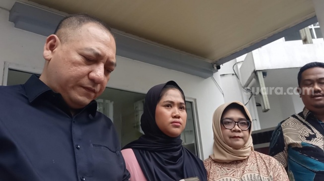Ingin Jambak Ibu Tiri, Lisnawati Menyesal Tak Ambil Nizam Syafei Sejak Dulu