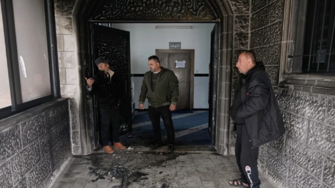Pemukim Israel Bakar dan Corat-coret Masjid di Tepi Barat Saat Ramadan