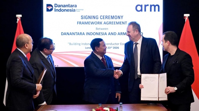 Presiden RI Prabowo Subianto menyaksikan kerja sama Danantara dengan Arm Limited untuk menciptakan Chip. [Dokumentasi Biro Pers, media, dan Informasi Sekretariat Presiden].