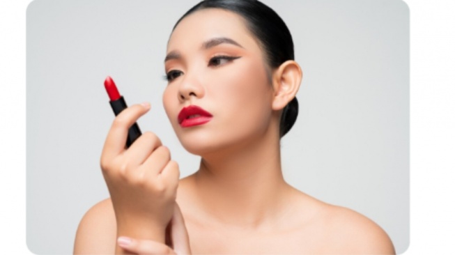 Jangan Abaikan, Ini Ciri-Ciri Bibir Tidak Cocok dengan Lipstik