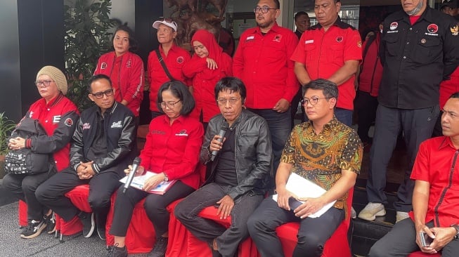 Adian Napitupulu Murka Ketua BEM UGM Diteror: Ini Kemunduran Demokrasi!