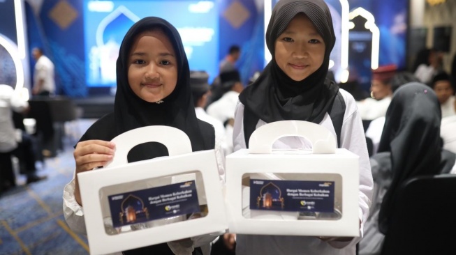 Kegiatan Buka Puasa Bersama dan Santunan Anak Yatim tersebut dihadiri 305 peserta undangan, yang terdiri dari Perwakilan Perusahaan anak, Mandirian Region I/Sumatera 1, serta 250 anak-anak terdiri dari Panti Asuhan Bani Adam (82 anak), Panti Asuhan Almarhama (39 anak), Panti Asuhan Al Kahfi (75 anak), Panti Asuhan Aisyiyah Putri (54 anak) (Dok: Bank Mandiri)