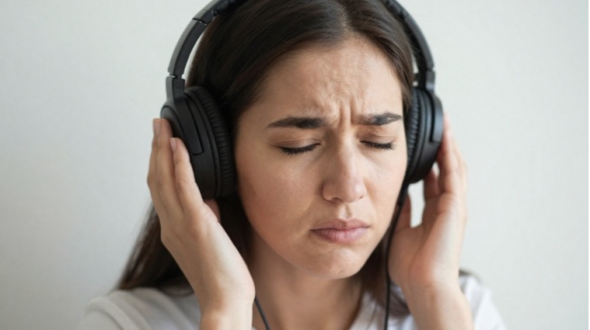 Stres Karena Potongan Lagu Terus Berputar di Kepala? Ini Penjelasannya!